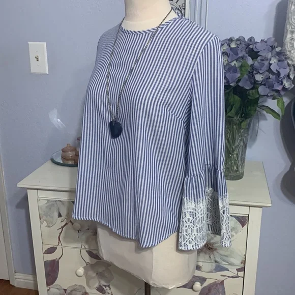 Given as Gift Blue and White Bell Sleeved Blouse - Picture 4 of 7